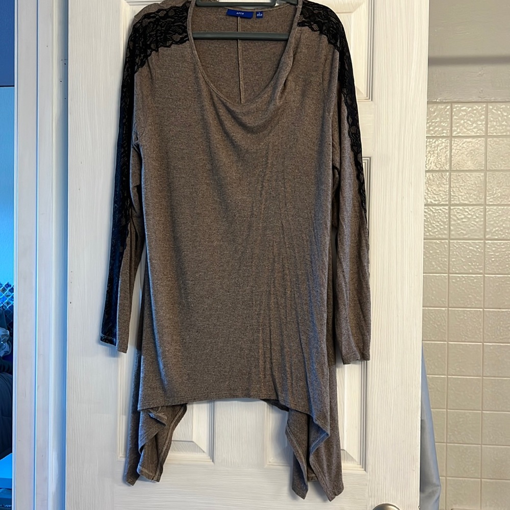 Heathered brown tunic with black lace trim and handkerchief hem